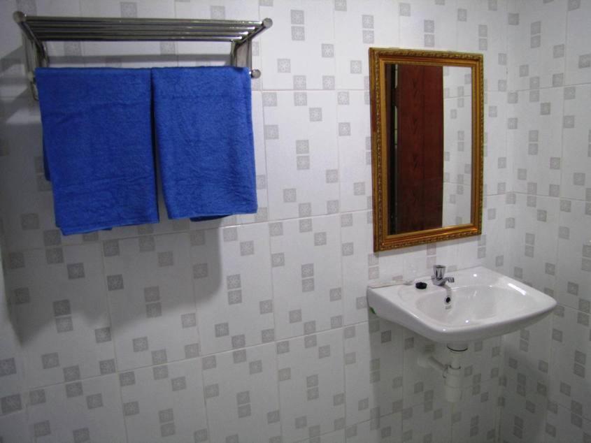 Hotel Mitra Garden Пангкалпинанг Стая снимка
