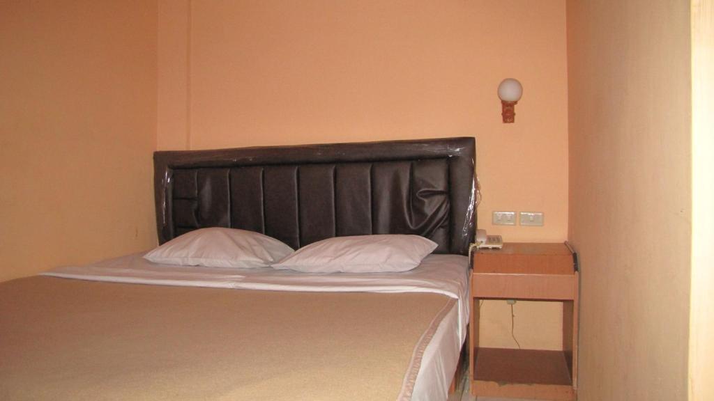 Hotel Mitra Garden Пангкалпинанг Стая снимка
