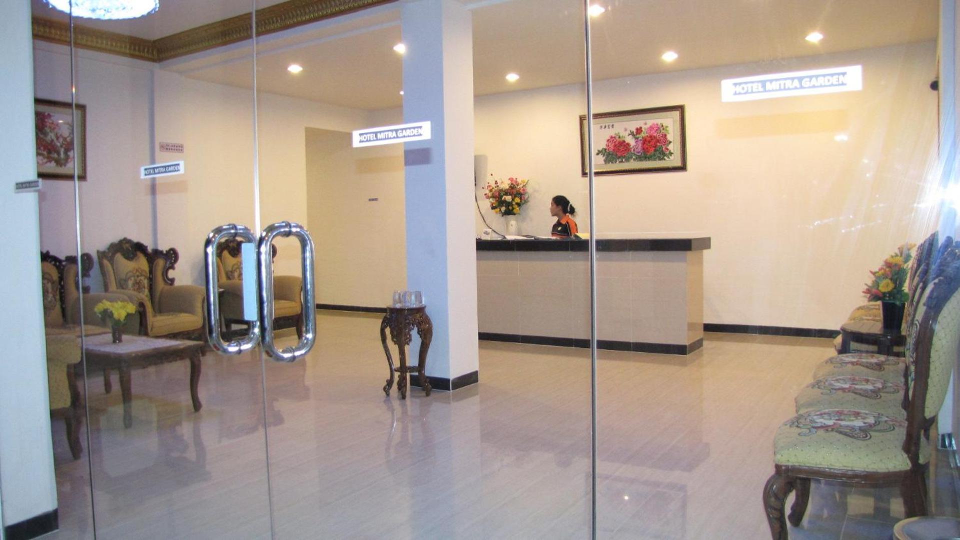 Hotel Mitra Garden Пангкалпинанг Екстериор снимка
