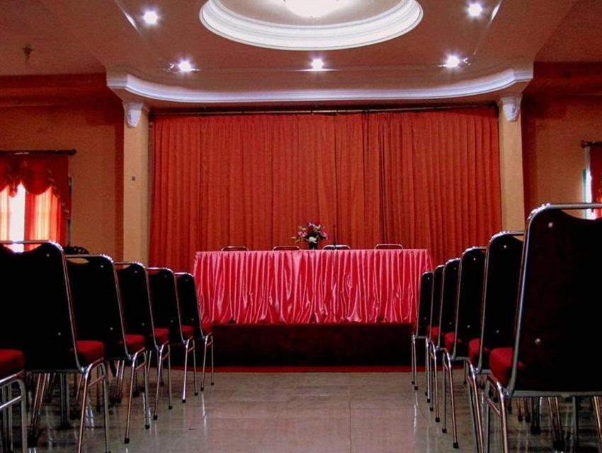 Hotel Mitra Garden Пангкалпинанг Екстериор снимка